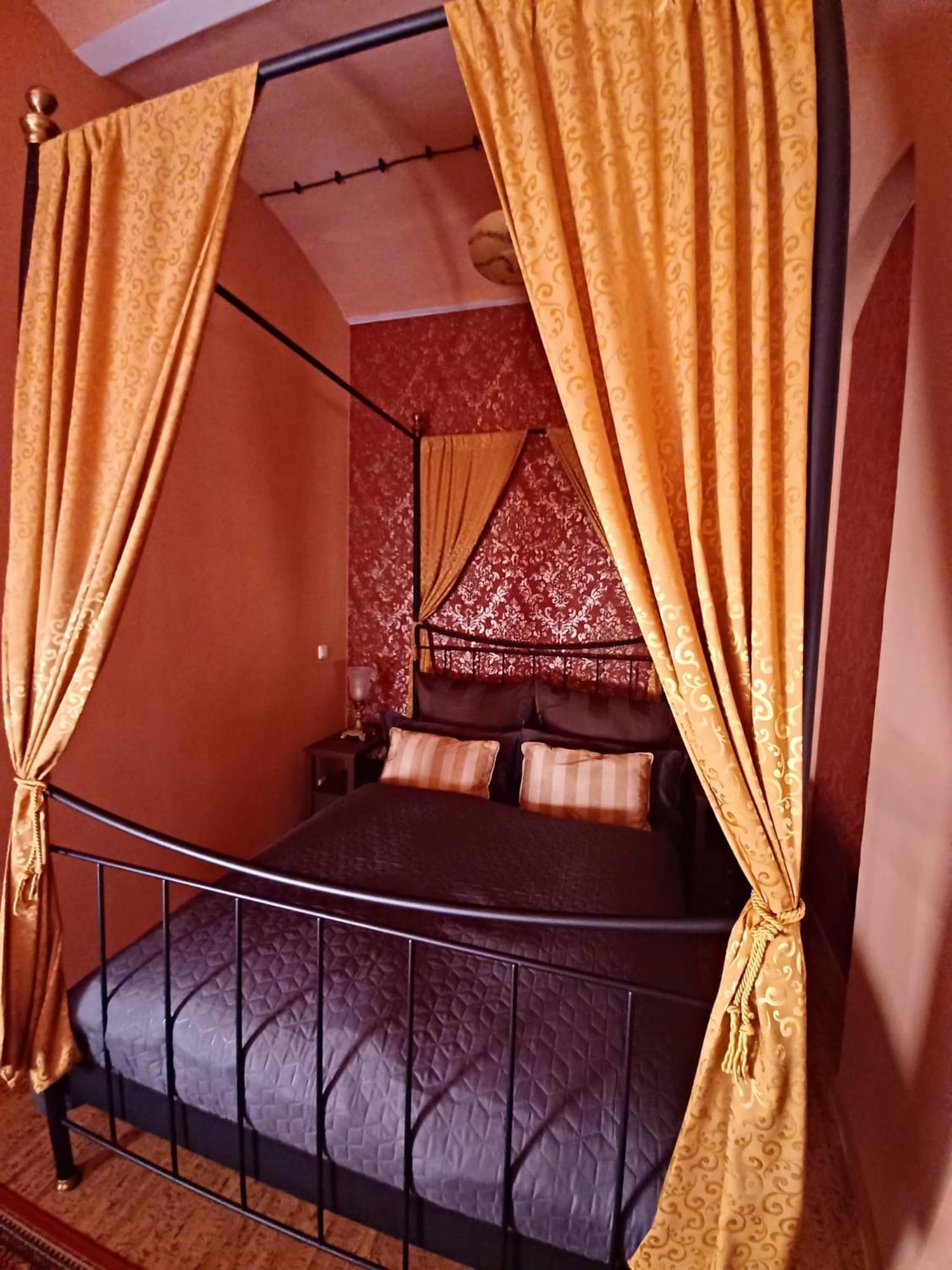 Ferienwohnung Antik Гота Екстериор снимка
